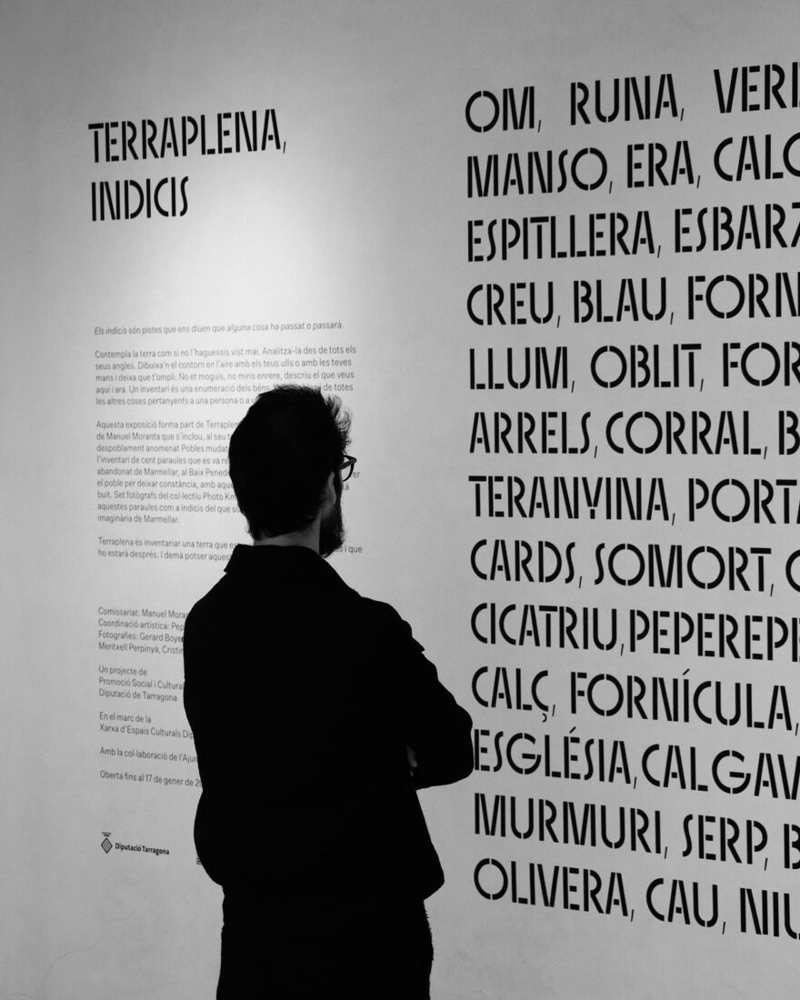 'Indicios' es la exposición fotográfica que comisarié con el colectivo Photo Km0 para un proyecto sobre la despoblación de la Diputación de Tarragona. 